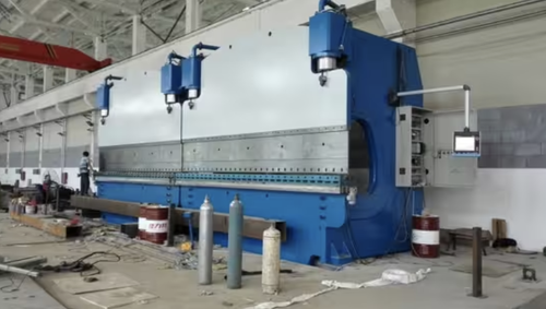 最新の会社の事例について Vietnamese Steel Fabricator Adopts 12000KN CNC Tandem Press Brake for 12000mm Wide Bending