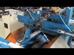 上部を固定する上部穴掘削機