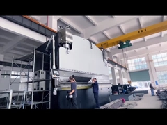 ライトポールのための自動ロボット溶接機