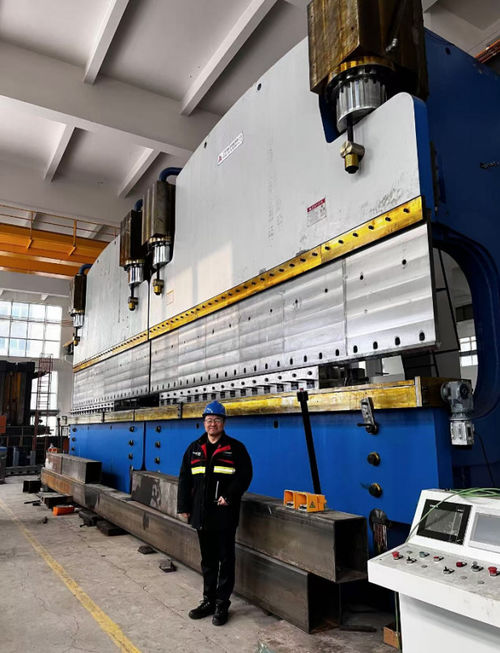 最新の企業ブログについて 最近,CNC TANDEM 水力プレスブレーキがインドに輸出されました.