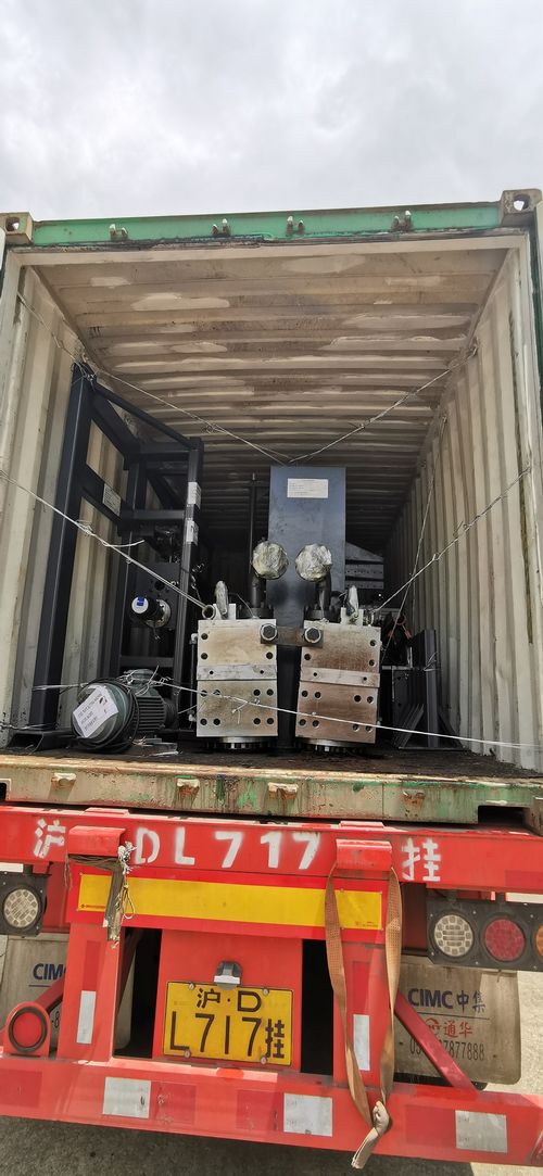 Latest company news about タイに輸出する8mの街灯柱機械の負荷のconatiner