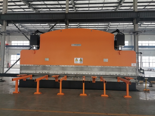 Good price 8200mm 45 Kw Cnc ハイドロリックプレスブレーキマシン 自動炭素鋼 オンライン