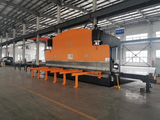 8200mm 45 Kw Cnc ハイドロリックプレスブレーキマシン 自動炭素鋼