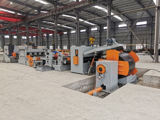 8m 街灯柱を長さラインにカット テーパースリットライン