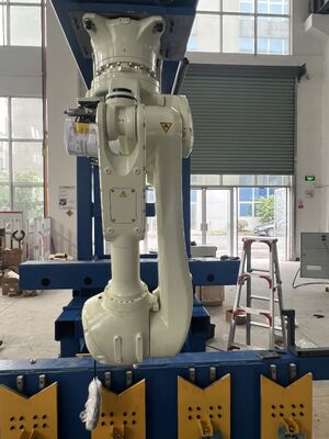 白によって自動化されるロボティック溶接機のロボティック レーザ溶接
