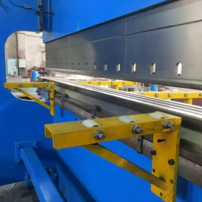 14m テーパー八角形街路灯ポール用 CNC 二重リンケージ曲げ機