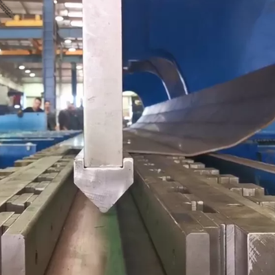 重量 2×650Tn 7M CNC タンドムプレスブレーキ 長角型トーパー&オクタゴナルライトポール生産