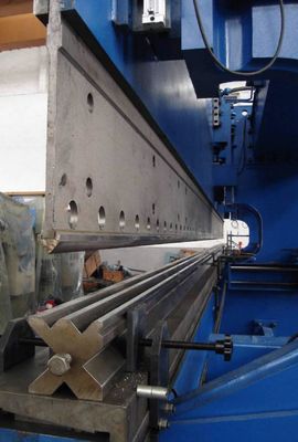 3200N 8000mm CNC のランプの棒のためのタンデム出版物ブレーキ/油圧曲がる機械