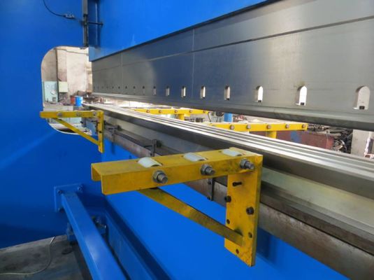 3200N 8000mm CNC のランプの棒のためのタンデム出版物ブレーキ/油圧曲がる機械