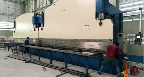 3200N 8000mm CNC のランプの棒のためのタンデム出版物ブレーキ/油圧曲がる機械