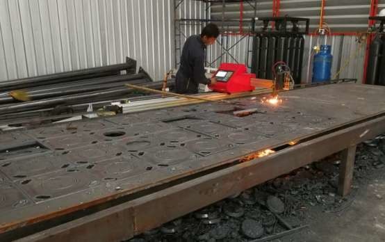 CNC の携帯用フレーム切断機械、街灯柱の支承板を切る街灯柱機械