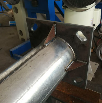 街灯柱のための350mmの2000mm自動ロボティック溶接機