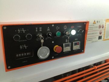 切口の鋼板 8 × 5000 のための信頼できる性能の油圧せん断機械