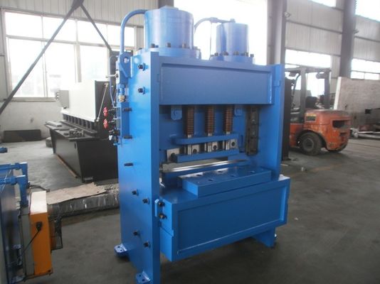 20mm の軸プランジャー ポンプを搭載する 600mm の鋼板油圧せん断機械